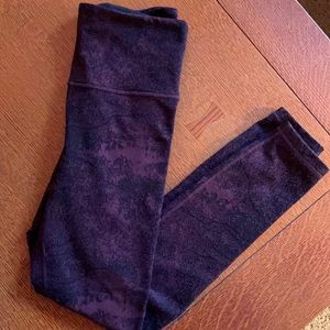 Black and Burgundy Athleta Elation Glades 7/8 Leggings